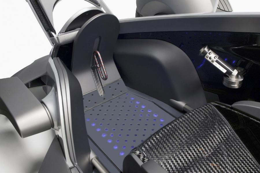  Toyota MTRC Concept 2004 года  (фото 19 из 24)